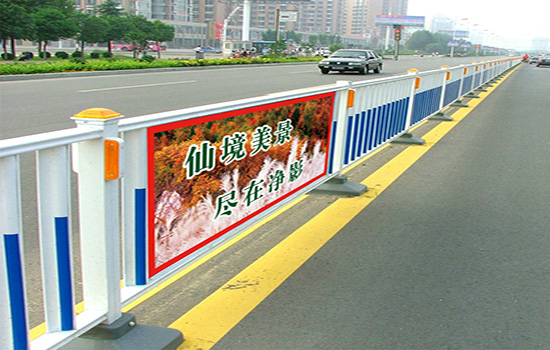 廣告板道路<a href=http://m.bjlyyc.cn target=_blank class=infotextkey>護欄</a>